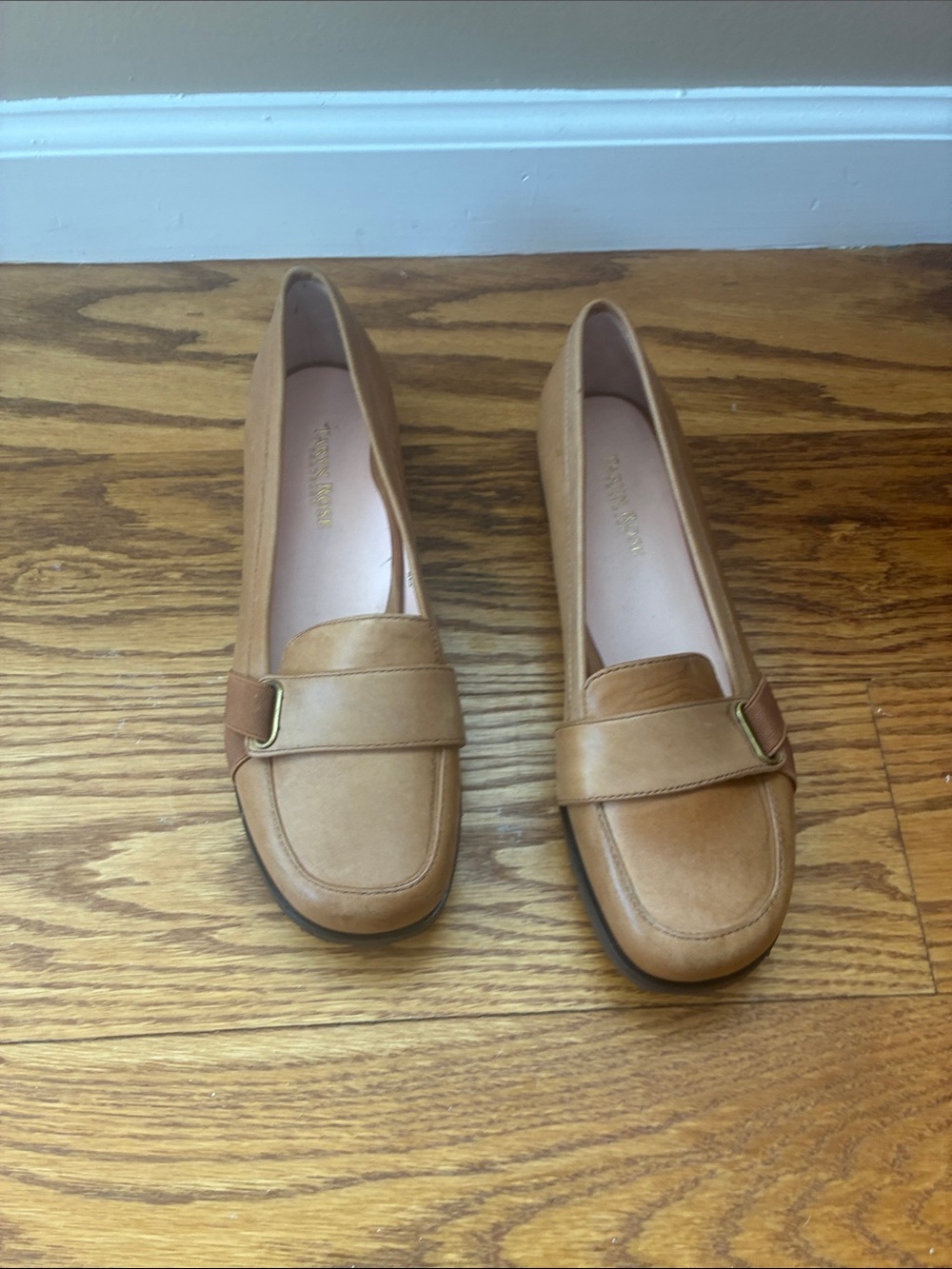 Taryn Rose Tan Leather Buckle Loafer Flats Sz 8 Career Never Worn